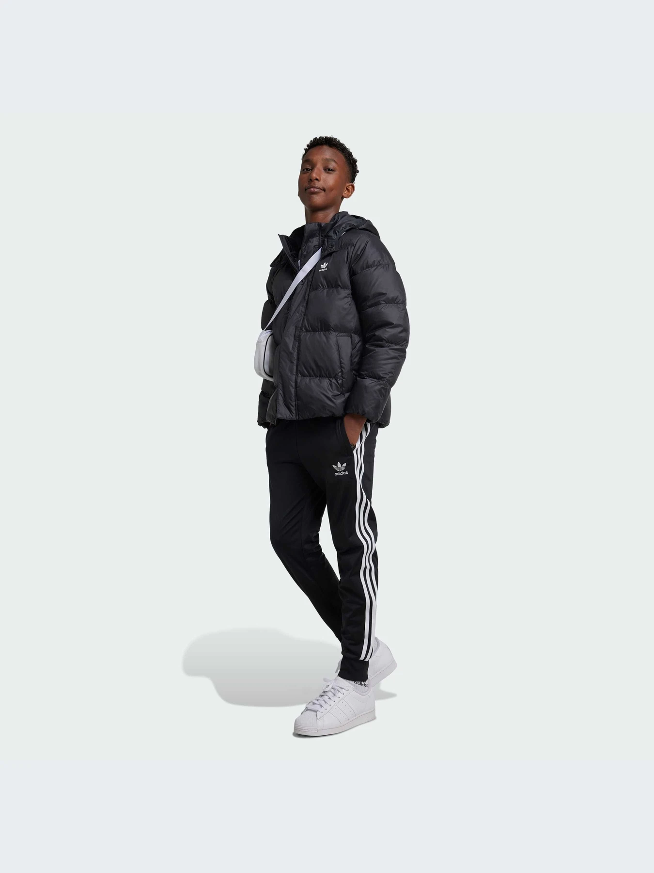 Куртки и дубленки Adidas Adicolor модель IY7498 Фото