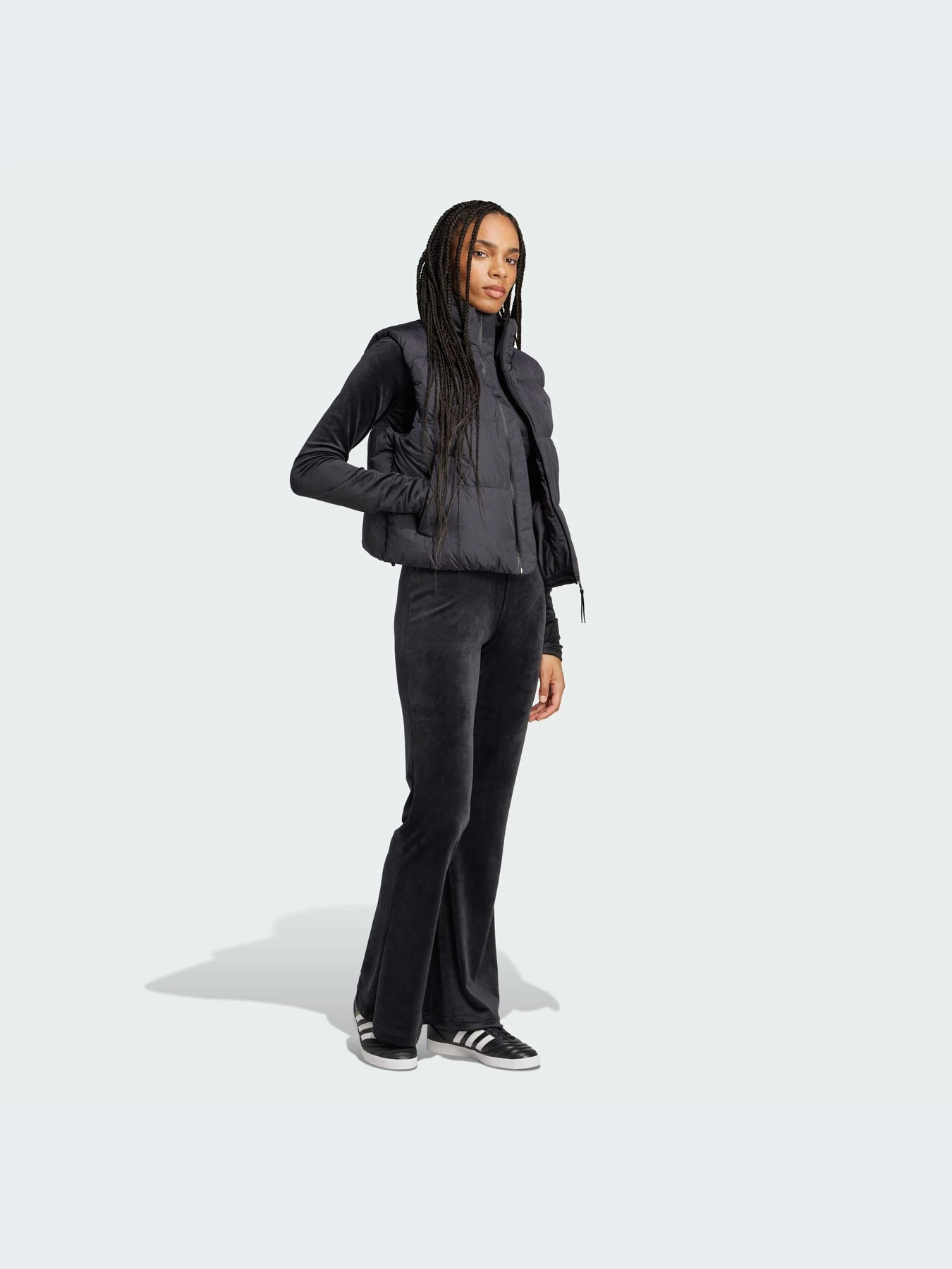 Куртки и дубленки Adidas модель IW8367 Куртки и дубленки Adidas модель IW8367 Фото