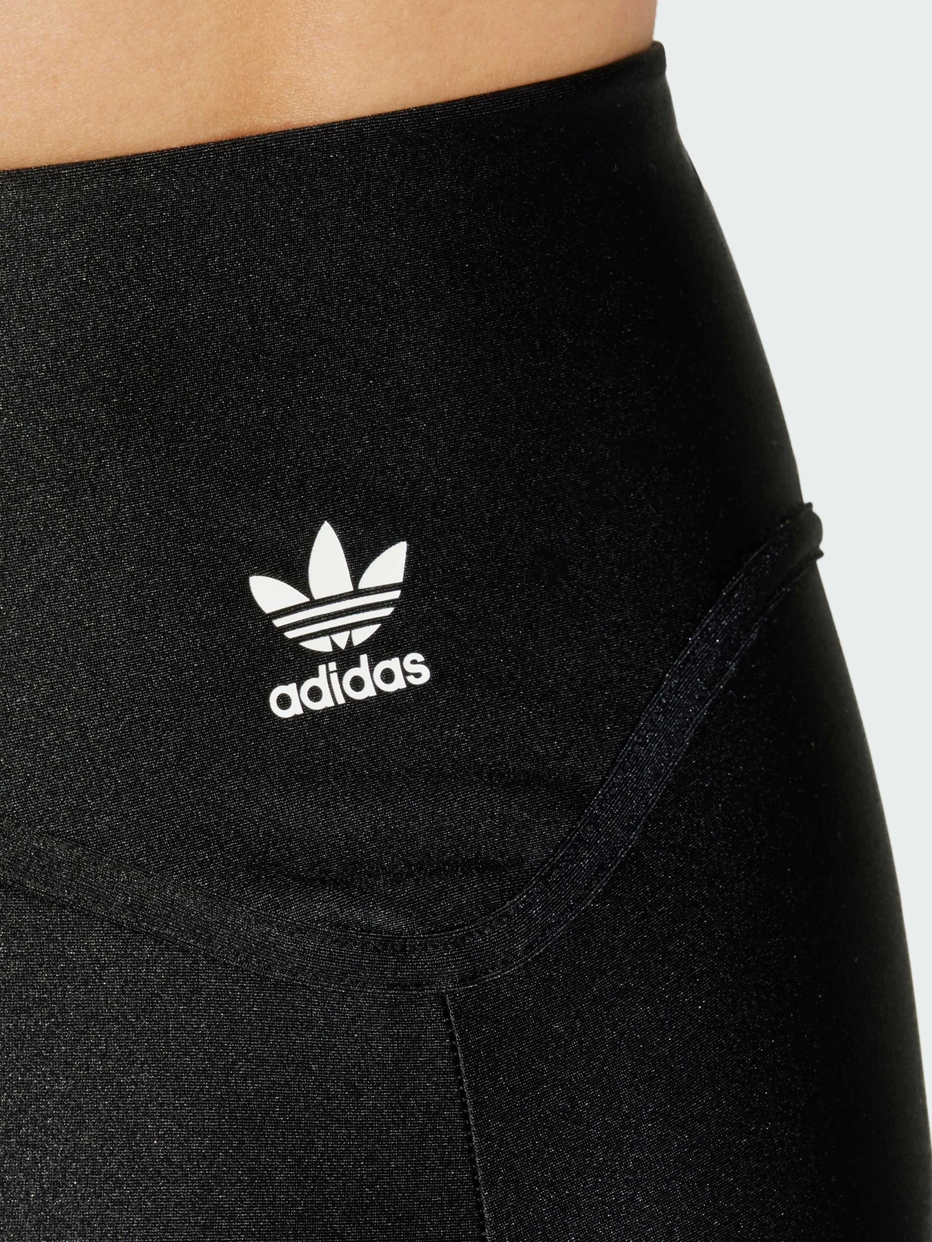Шорты Adidas Adicolor модель IP2976 Шорты Adidas Adicolor модель IP2976 Фото