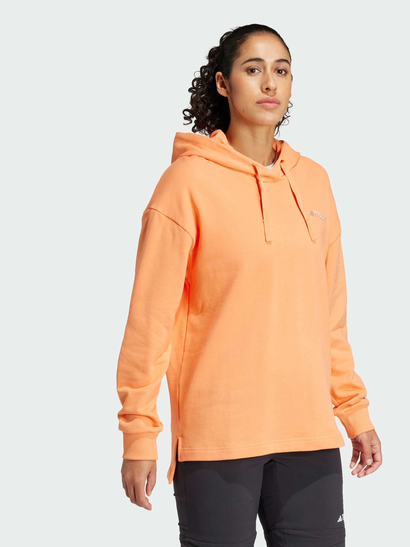 Худи и свитшоты Adidas модель IS7227 Фото