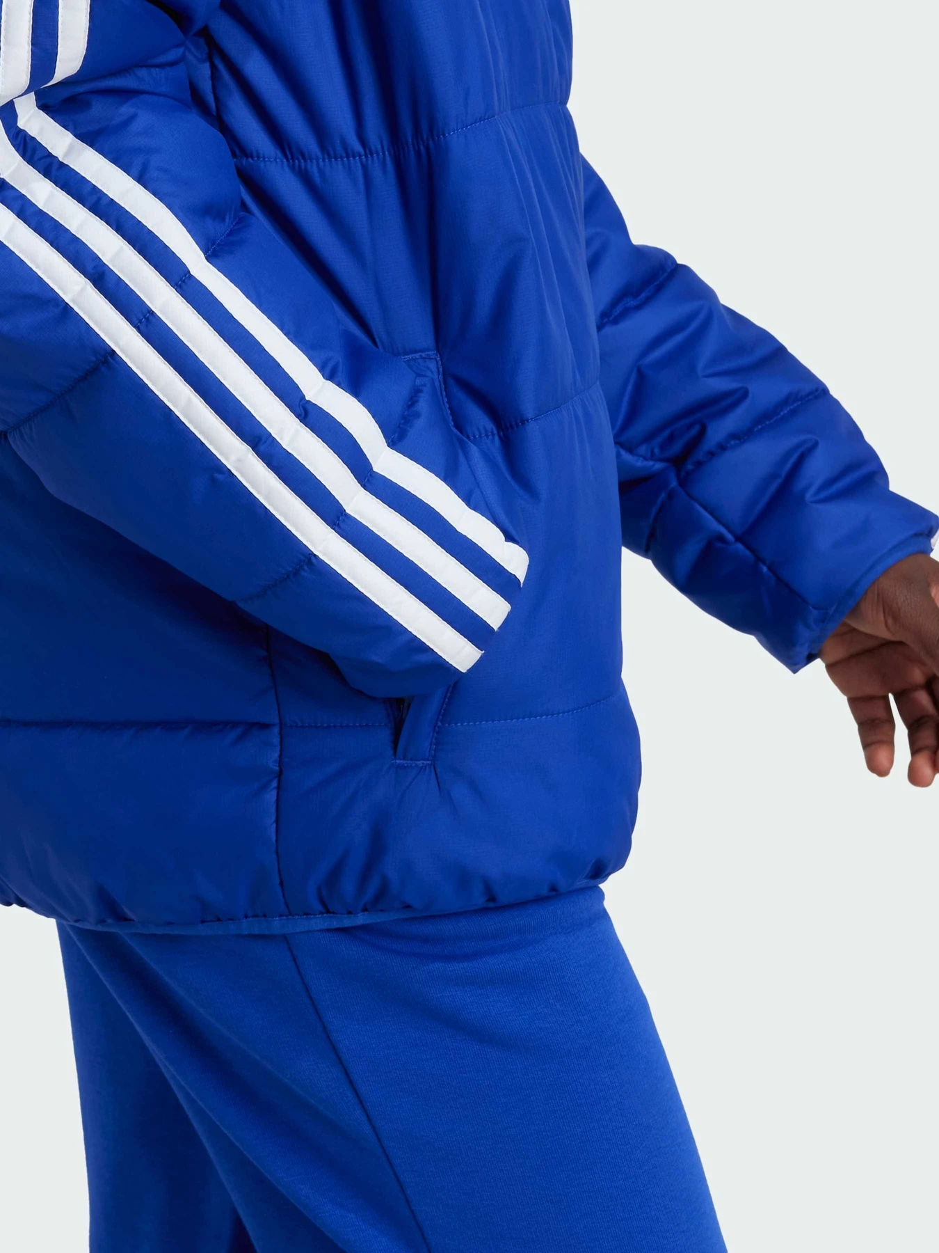 Куртки та дублянки Adidas модель IW0543 Куртки та дублянки Adidas модель IW0543 Фото