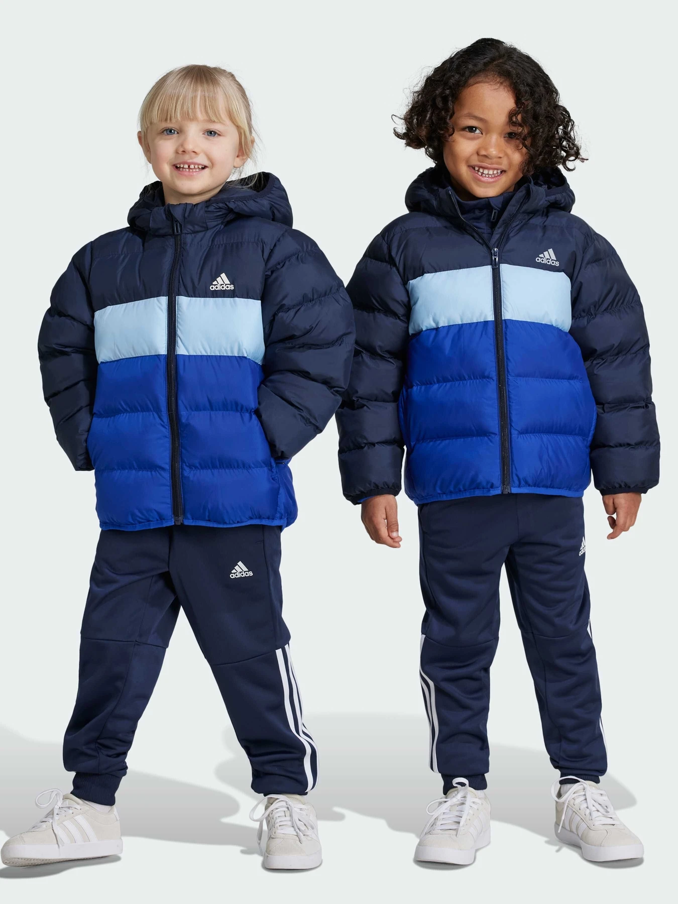 Куртки та дублянки Adidas модель IW0552 Куртки та дублянки Adidas модель IW0552 Фото