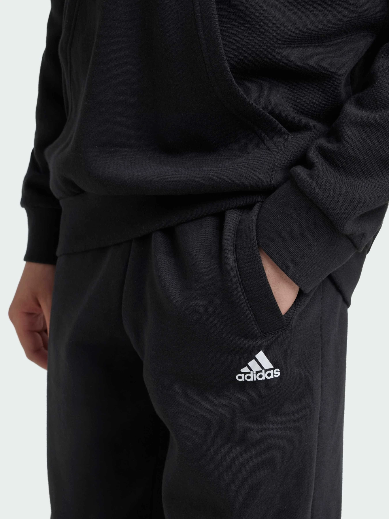 Брюки Adidas модель IV7311 Брюки Adidas модель IV7311 Фото