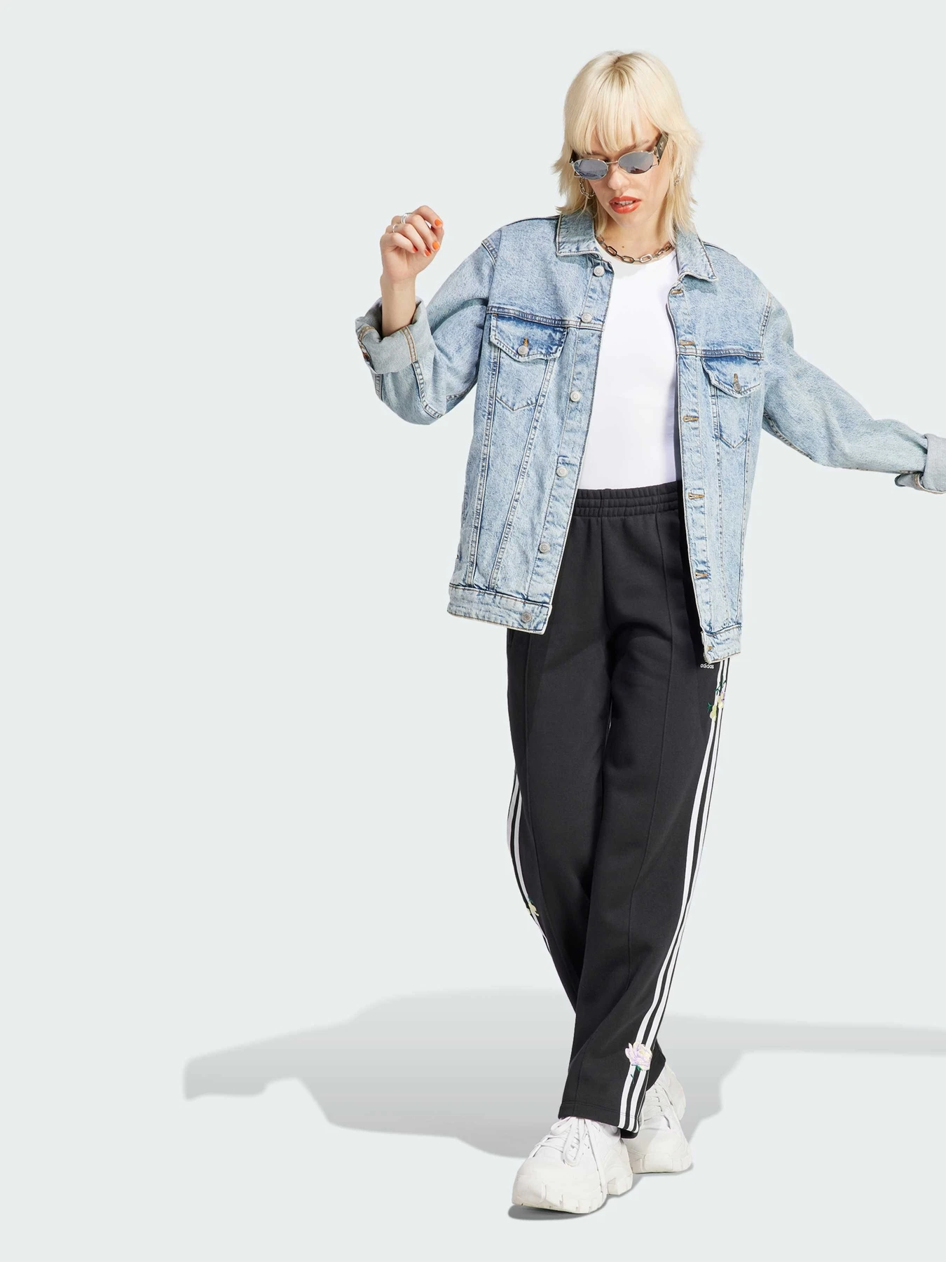 Штани Adidas Graphics модель IJ7086 Штани Adidas Graphics модель IJ7086 Фото