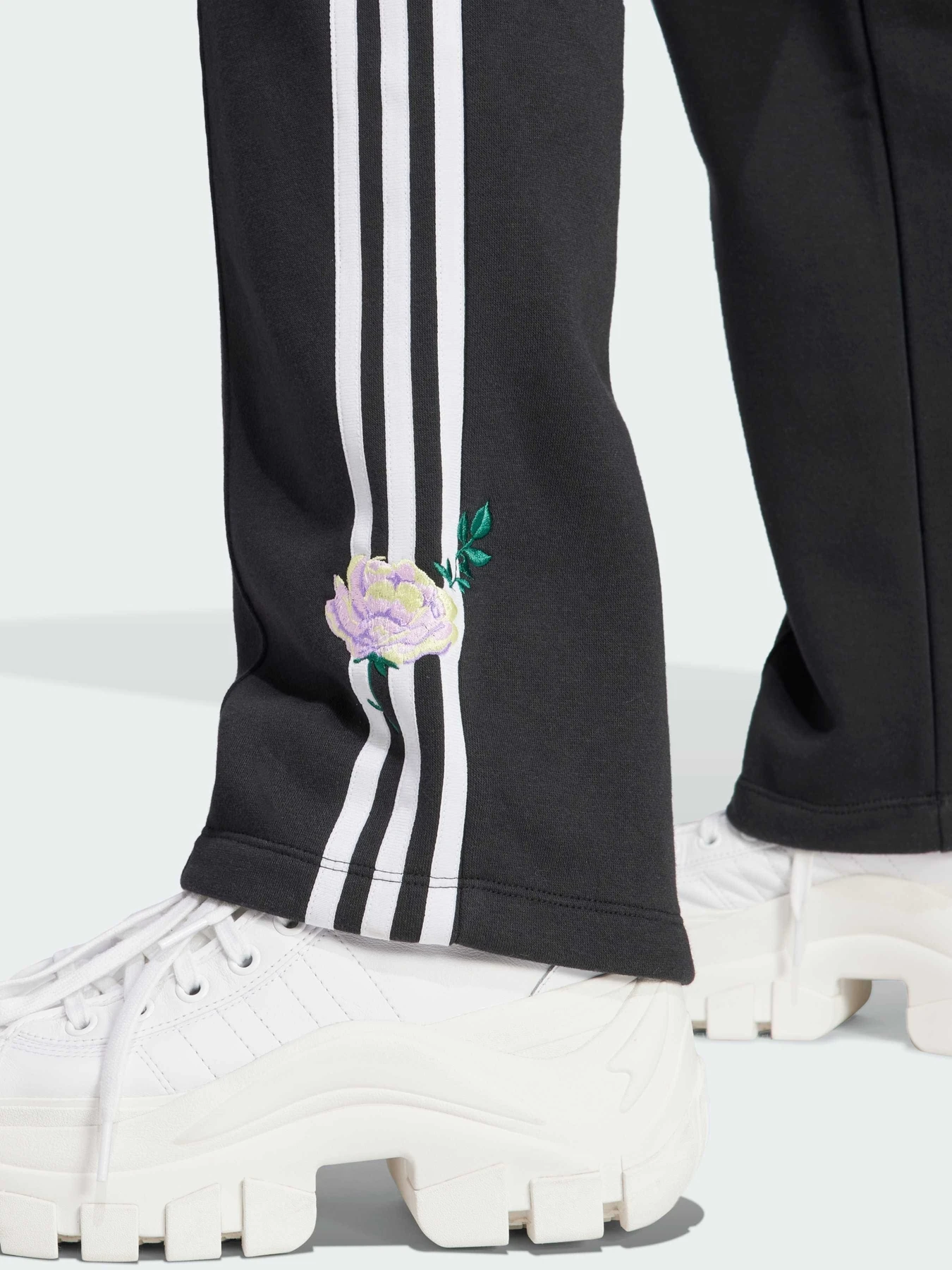 Штани Adidas Graphics модель IJ7086 Штани Adidas Graphics модель IJ7086 Фото