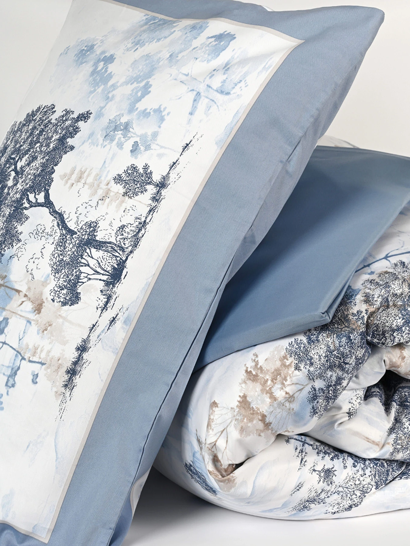 Наволочка "Магія лісу" з натурального сатину MBM HOME модель BL-P-01 BLUE/WHITE Наволочка "Магія лісу" з натурального сатину MBM HOME модель BL-P-01 BLUE/WHITE Фото