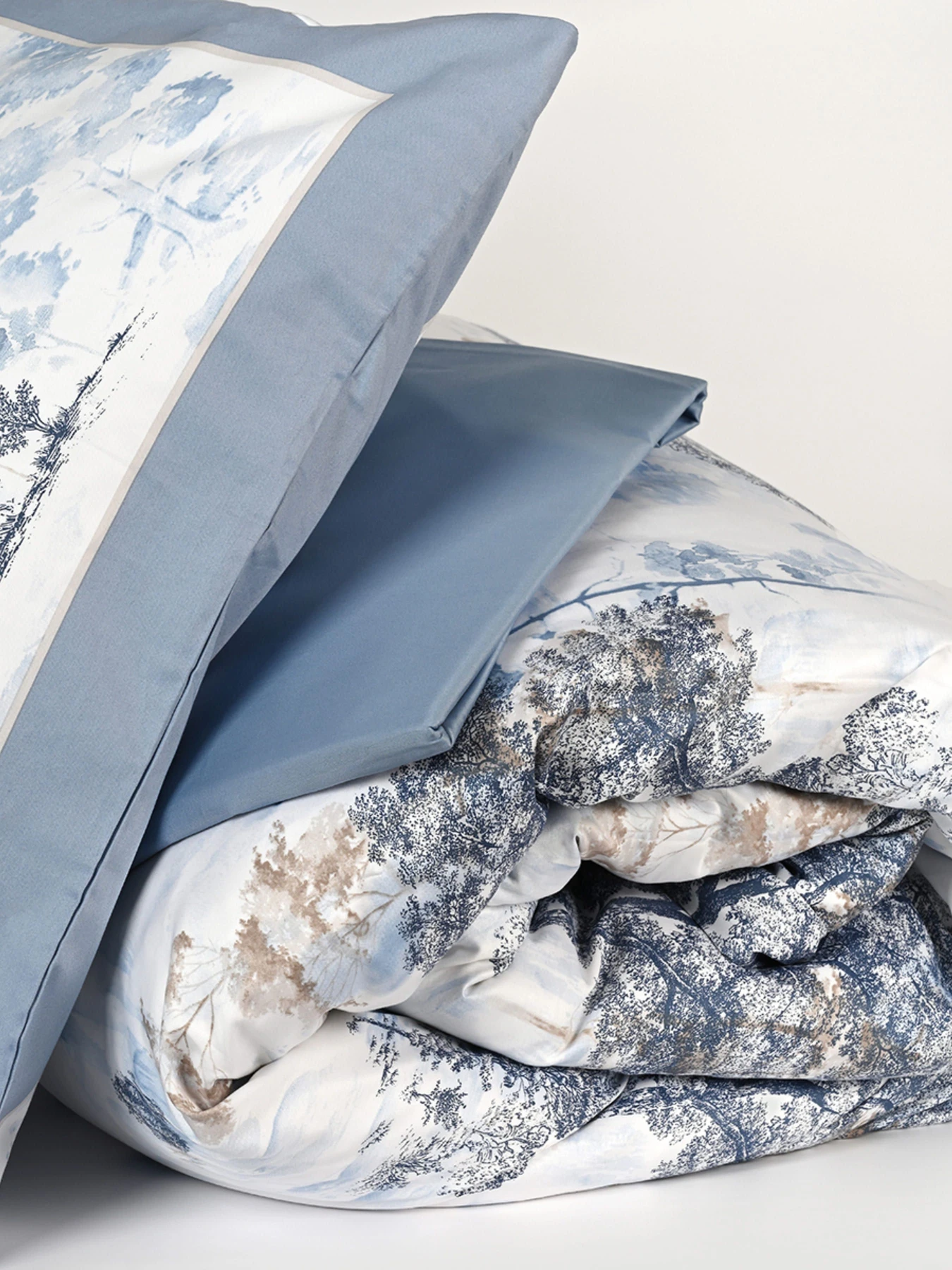 Підковдра "Магія лісу" з натурального сатину MBM HOME модель BL-DC-01/02 BLUE/WHITE Підковдра "Магія лісу" з натурального сатину MBM HOME модель BL-DC-01/02 BLUE/WHITE Фото