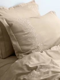 Наволочка лате з вишитими гілками Cozy модель 7802744 Фото