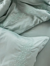 Наволочка м'ятна з вишитими гілками Cozy модель 8003680 Фото