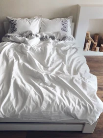 Наволочка біла з вишитими сірими півоніями Cozy модель 8008573 Фото