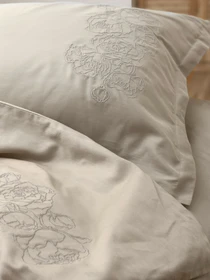 Наволочка лате з вишитими півоніями Cozy модель 8008410 Фото