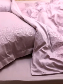 Наволочка рожева з вишитими півоніями Cozy модель 8008489 Фото