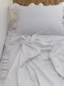Наволочка з рюшами біла Cozy модель 7992342 Фото