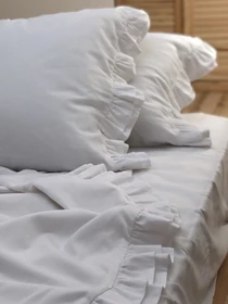 Наволочка з рюшами біла Cozy модель 7992342 Фото