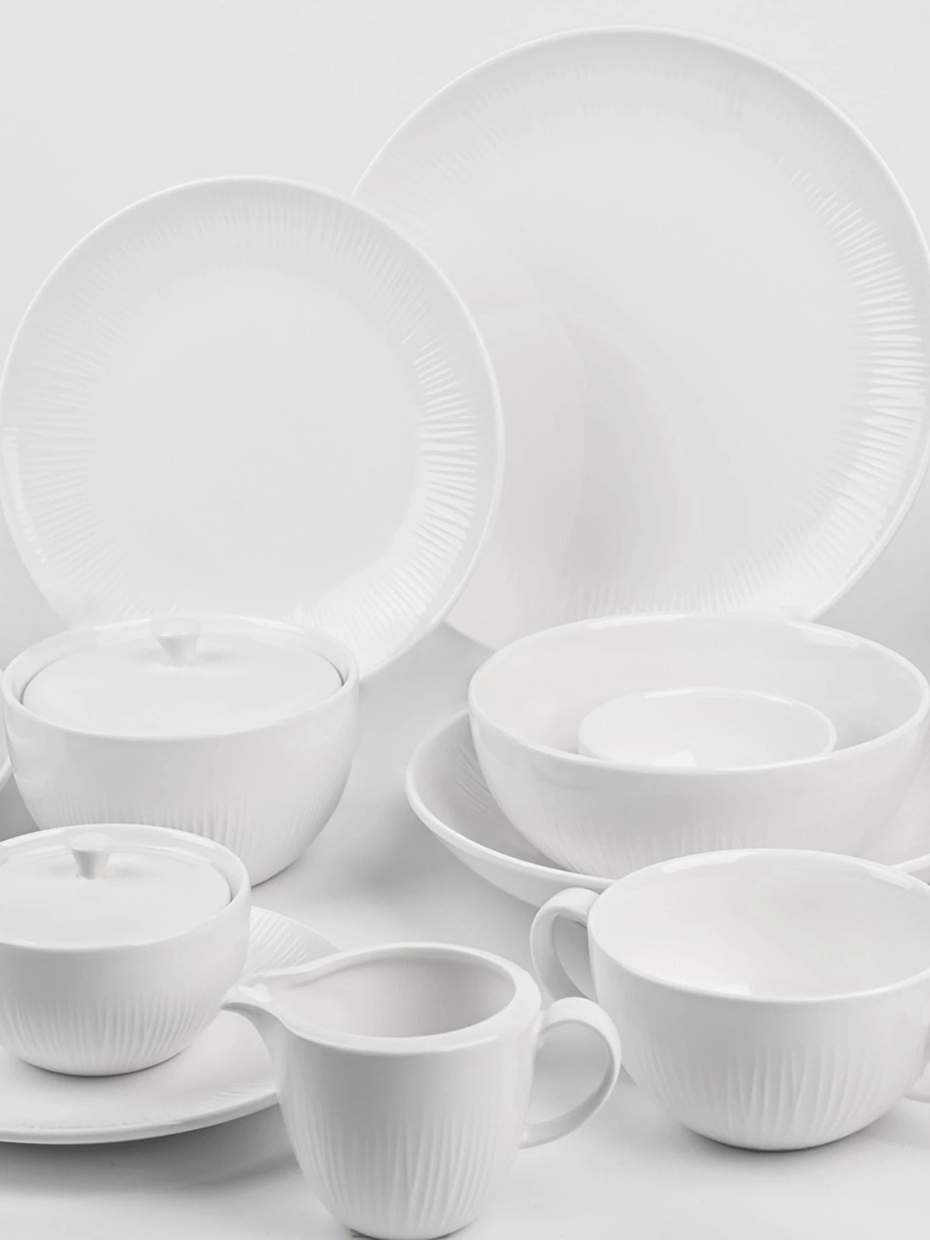 Тарелка "Луч" белая MBM HOME модель KP-109 WHITE Тарелка "Луч" белая MBM HOME модель KP-109 WHITE Фото