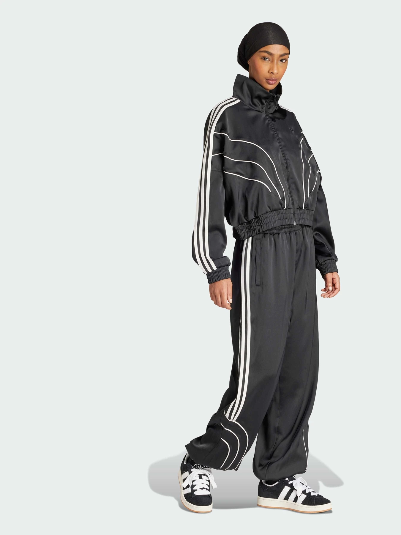 Брюки Adidas Культовые силуэты модель IW5680 Брюки Adidas Культовые силуэты модель IW5680 Фото