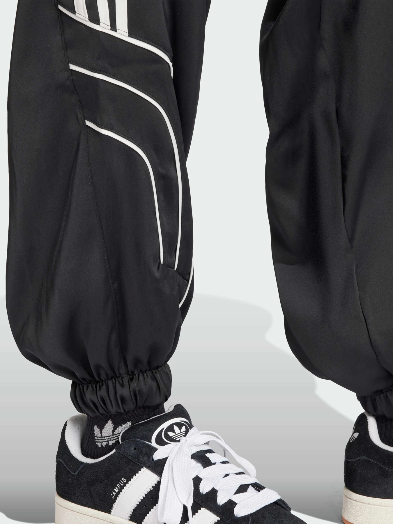 Брюки Adidas Культовые силуэты модель IW5680 Брюки Adidas Культовые силуэты модель IW5680 Фото
