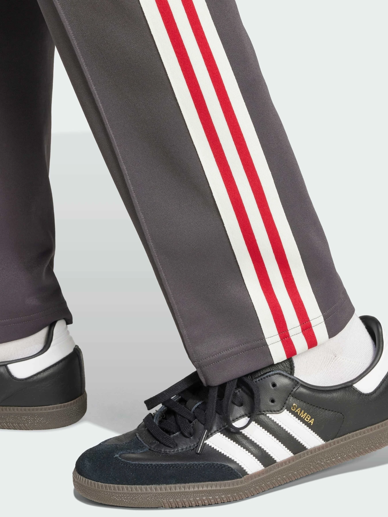 Брюки Adidas модель IY0044 Брюки Adidas модель IY0044 Фото