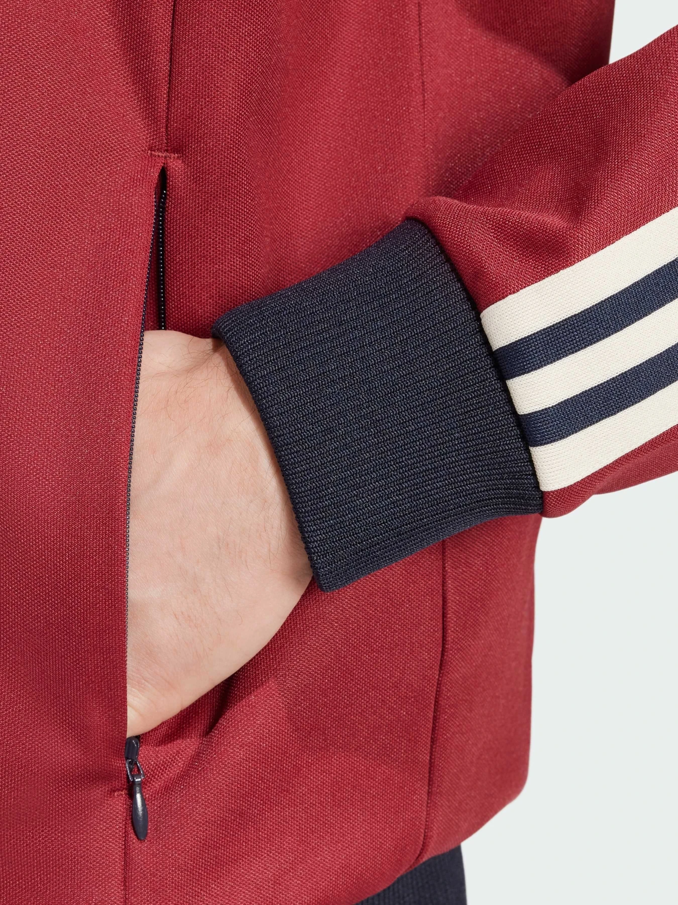 Худі та світшоти Adidas модель IY0054 Худі та світшоти Adidas модель IY0054 Фото