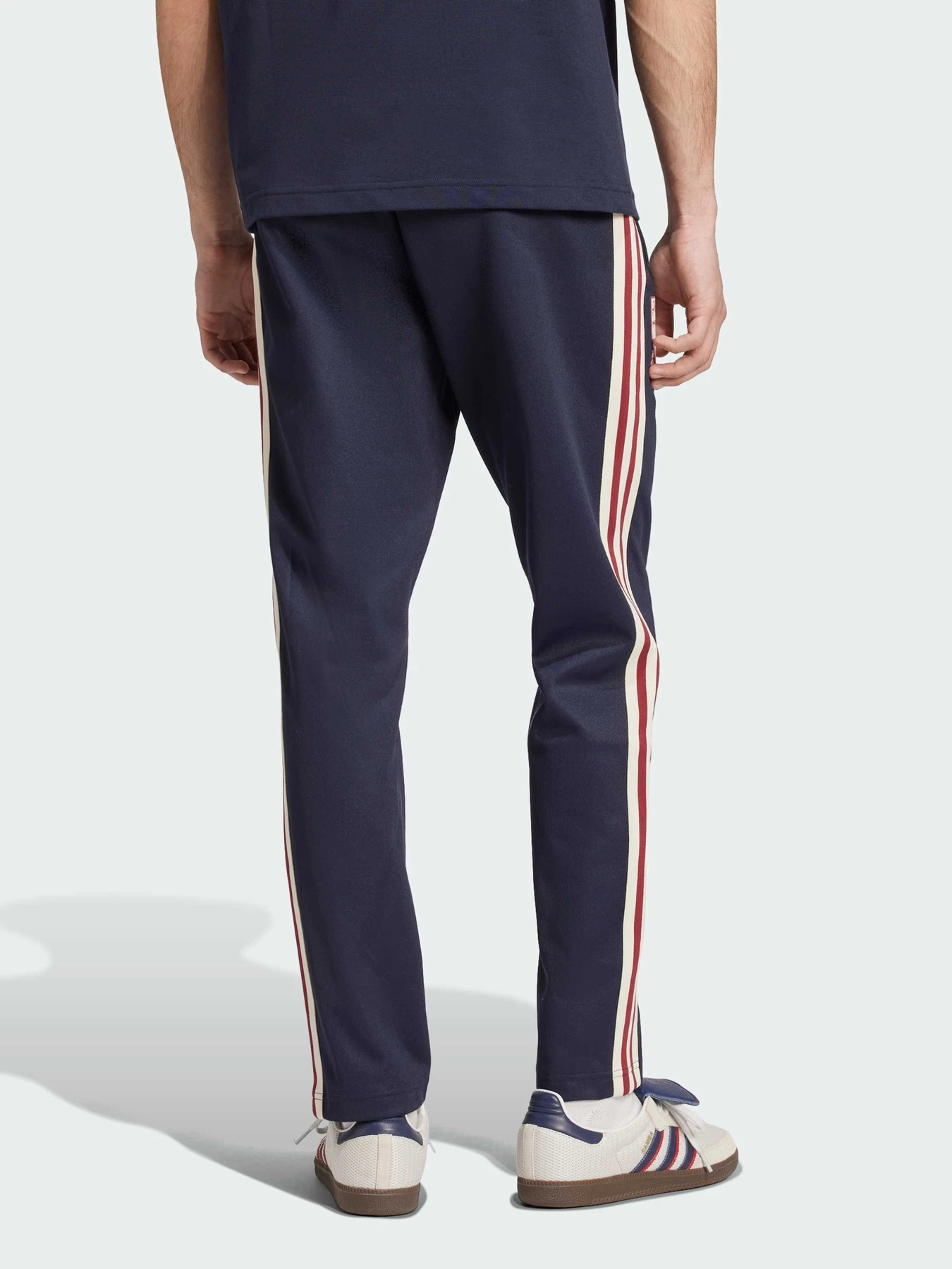 Брюки Adidas модель IY0056 Брюки Adidas модель IY0056 Фото