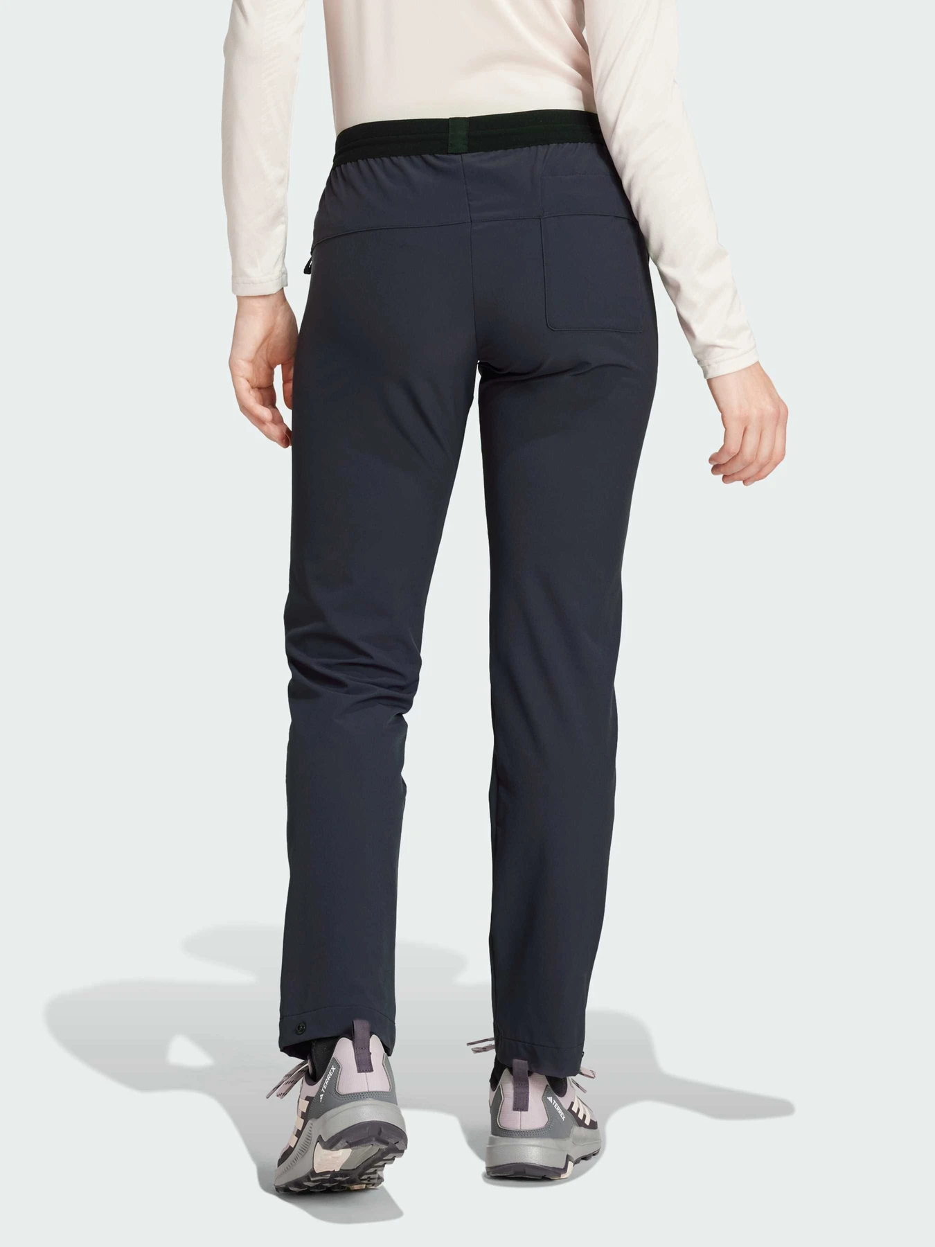 Брюки Adidas модель IW6595 Брюки Adidas модель IW6595 Фото