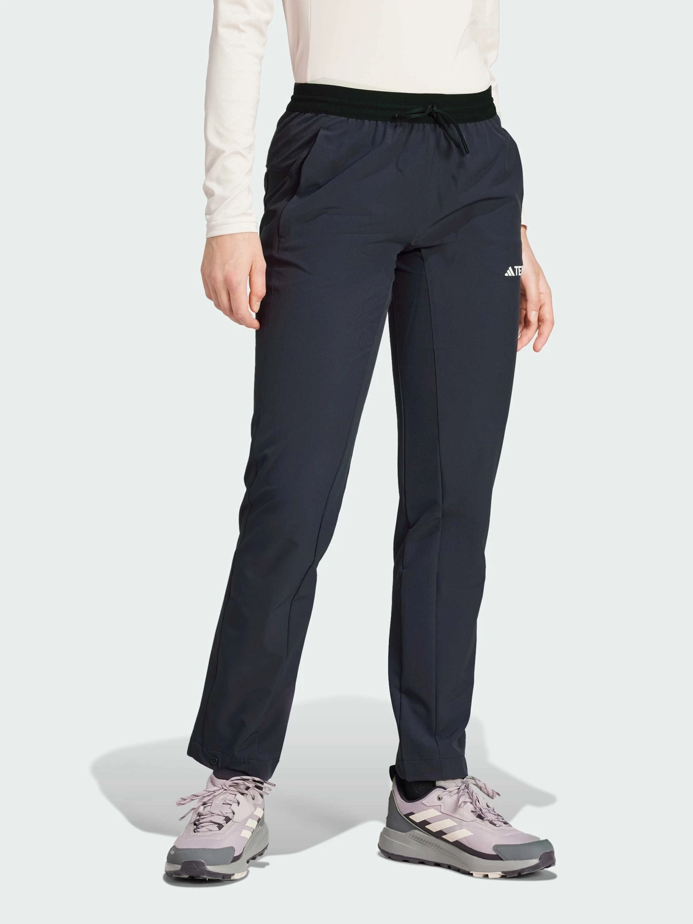 Брюки Adidas модель IW6595 Брюки Adidas модель IW6595 Фото