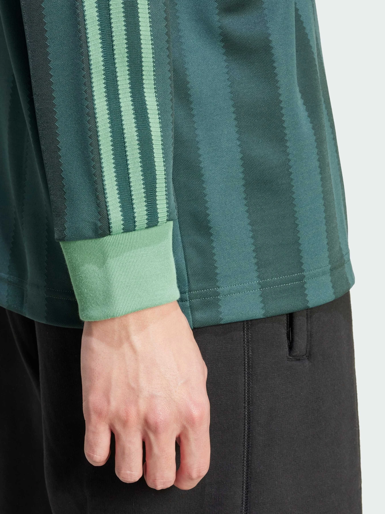 Футболки і поло Adidas модель IW3243 Фото