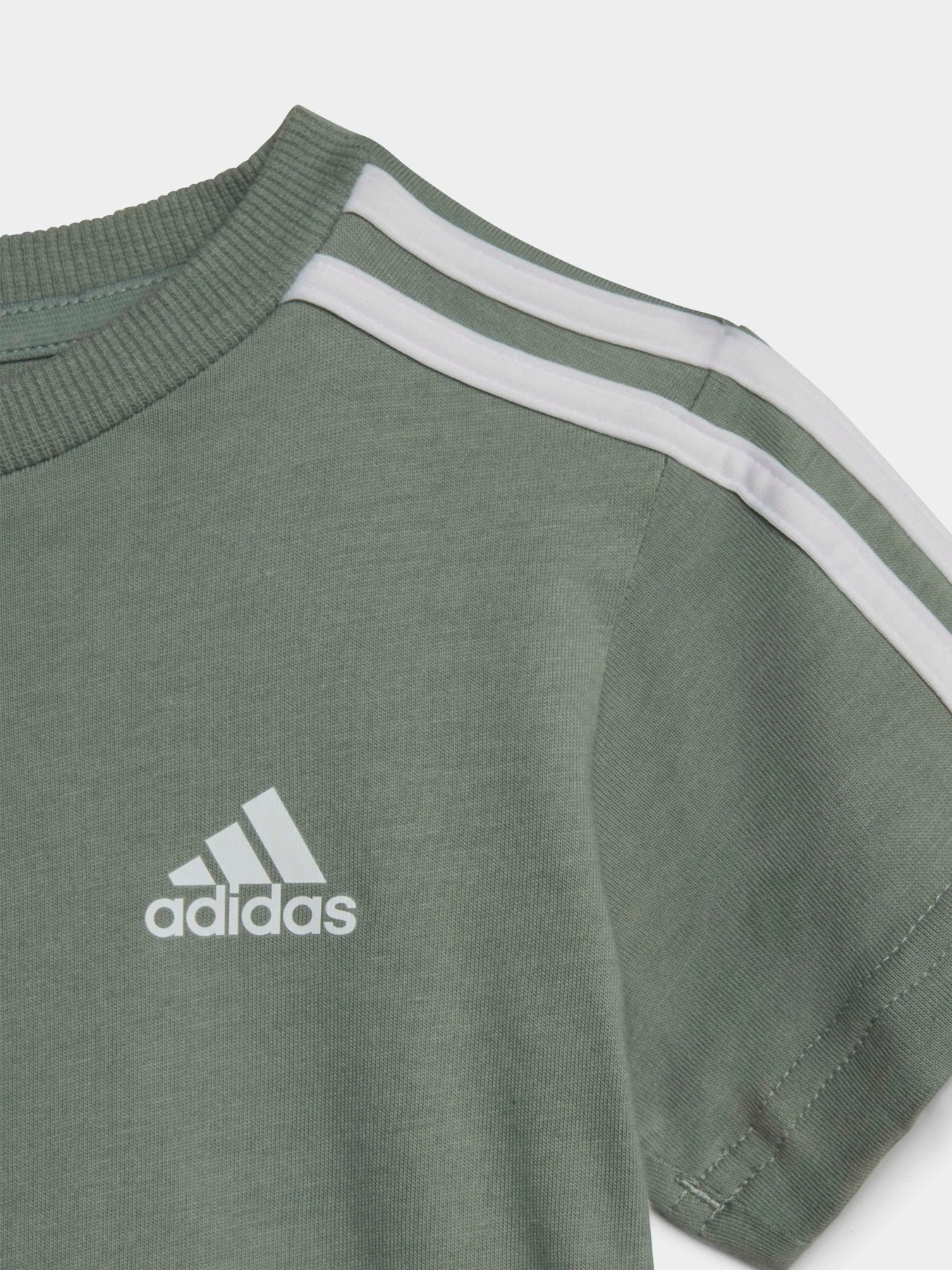 Костюмы Adidas модель IC0609 Костюмы Adidas модель IC0609 Фото