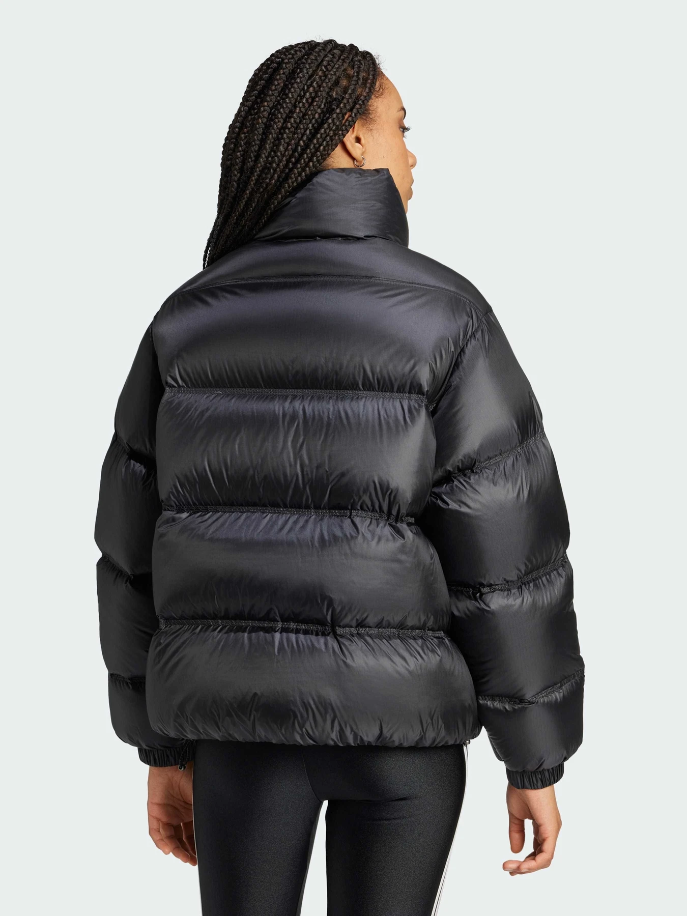 Куртки и дубленки Adidas модель IW5867 Куртки и дубленки Adidas модель IW5867 Фото