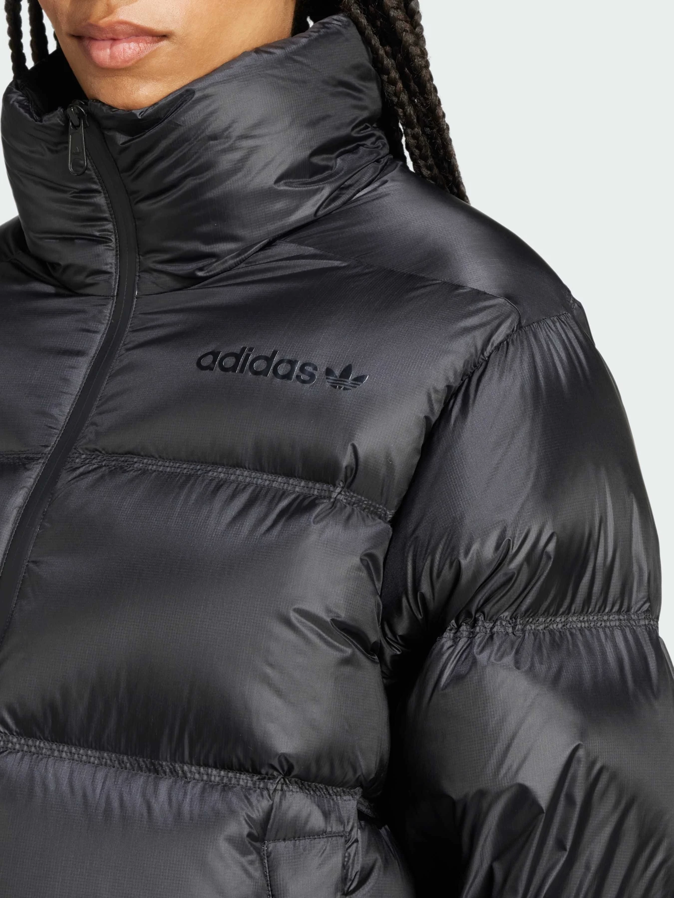 Куртки и дубленки Adidas модель IW5867 Куртки и дубленки Adidas модель IW5867 Фото