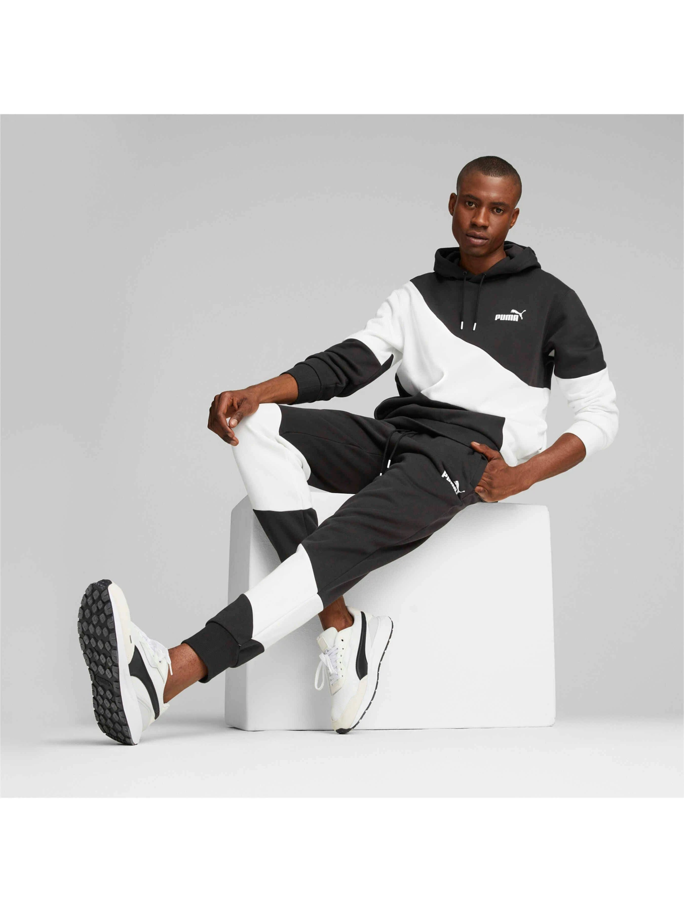 Штани PUMA Power Cat Sweatpants модель 673330 Штани PUMA Power Cat Sweatpants модель 673330 Фото