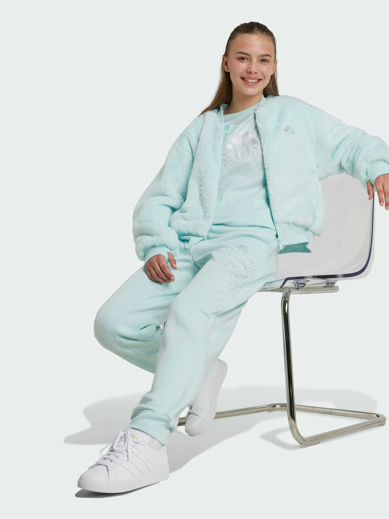Куртки и дубленки Adidas модель IV9420 Фото