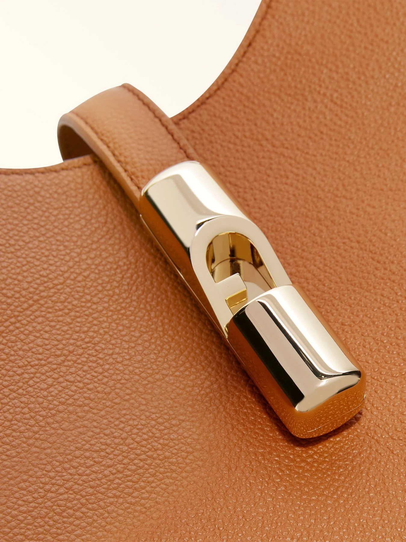 Сумки Furla модель WB01498BX3353RY0001007 Сумки Furla модель WB01498BX3353RY0001007 Фото