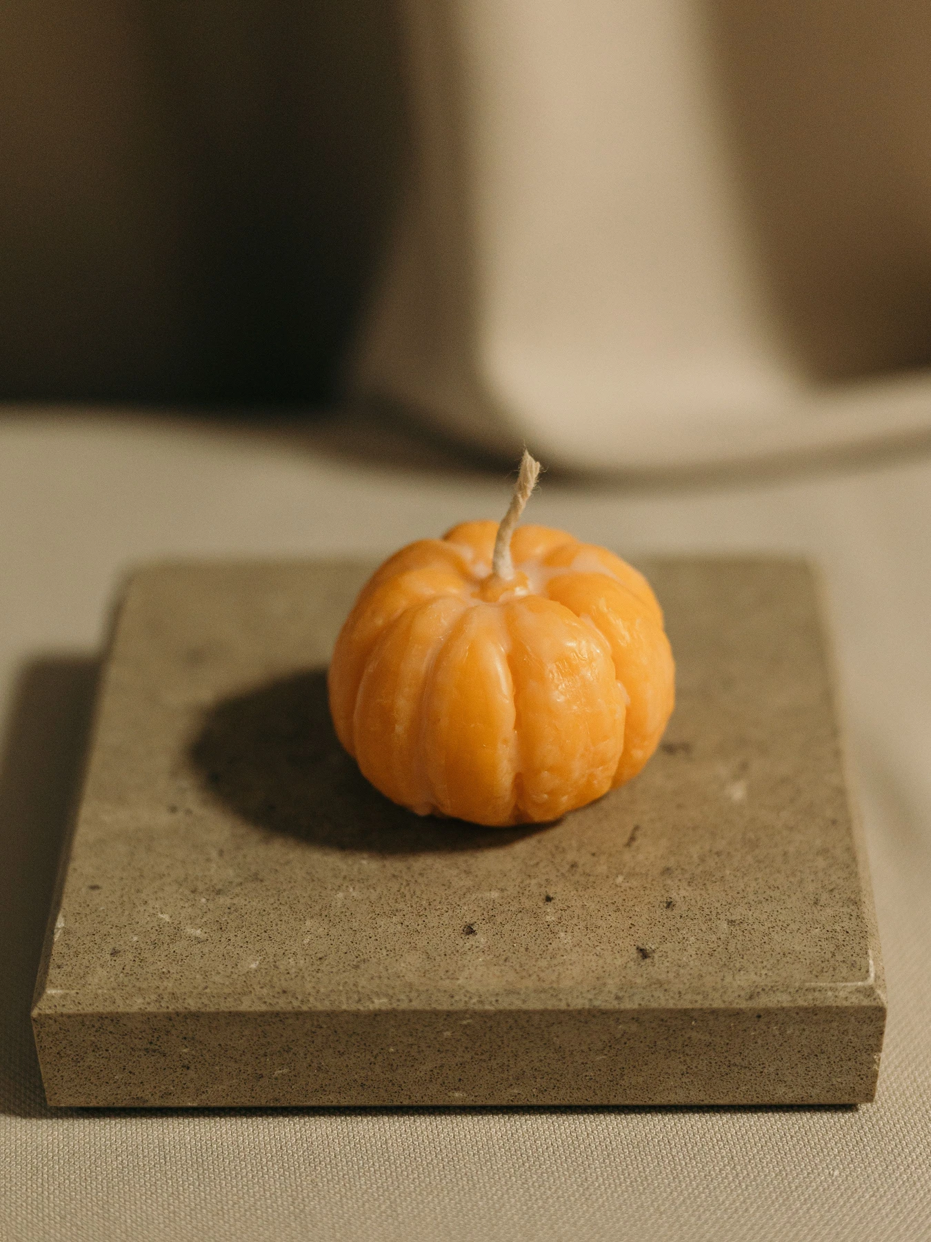 Аромасвеча "Мандарин очищенный", аромат Chiffon, из натурального оливкового воска Candle Design модель 190.2002 Аромасвеча "Мандарин очищенный", аромат Chiffon, из натурального оливкового воска Candle Design модель 190.2002 Фото