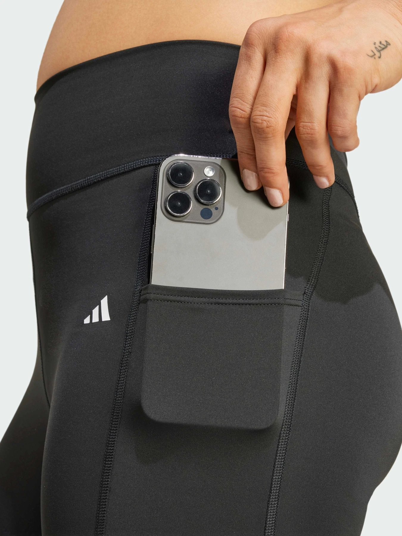 Брюки Adidas модель IQ2688 Брюки Adidas модель IQ2688 Фото