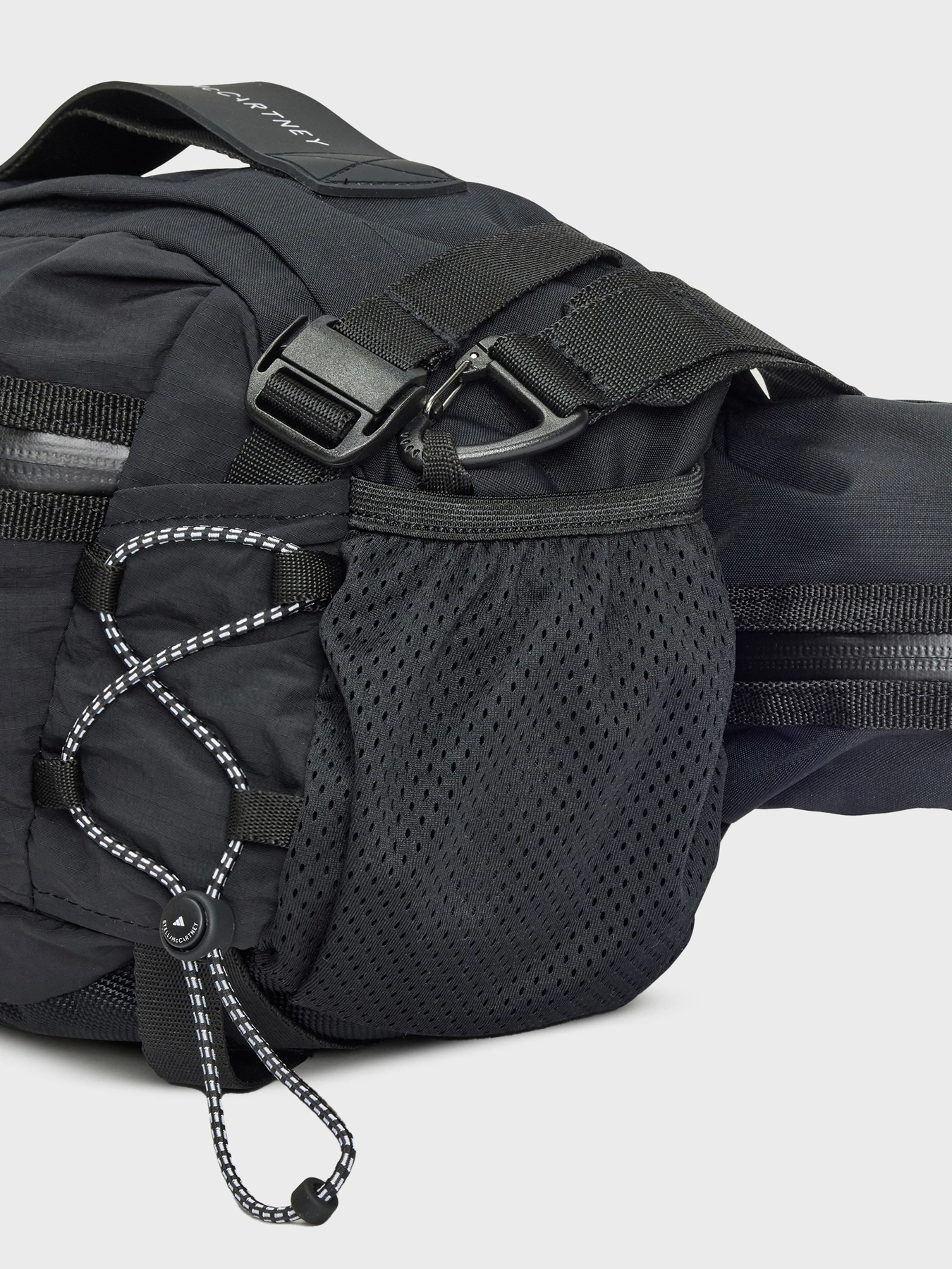 Сумки Adidas Культовые силуэты модель JJ0999 Сумки Adidas Культовые силуэты модель JJ0999 Фото