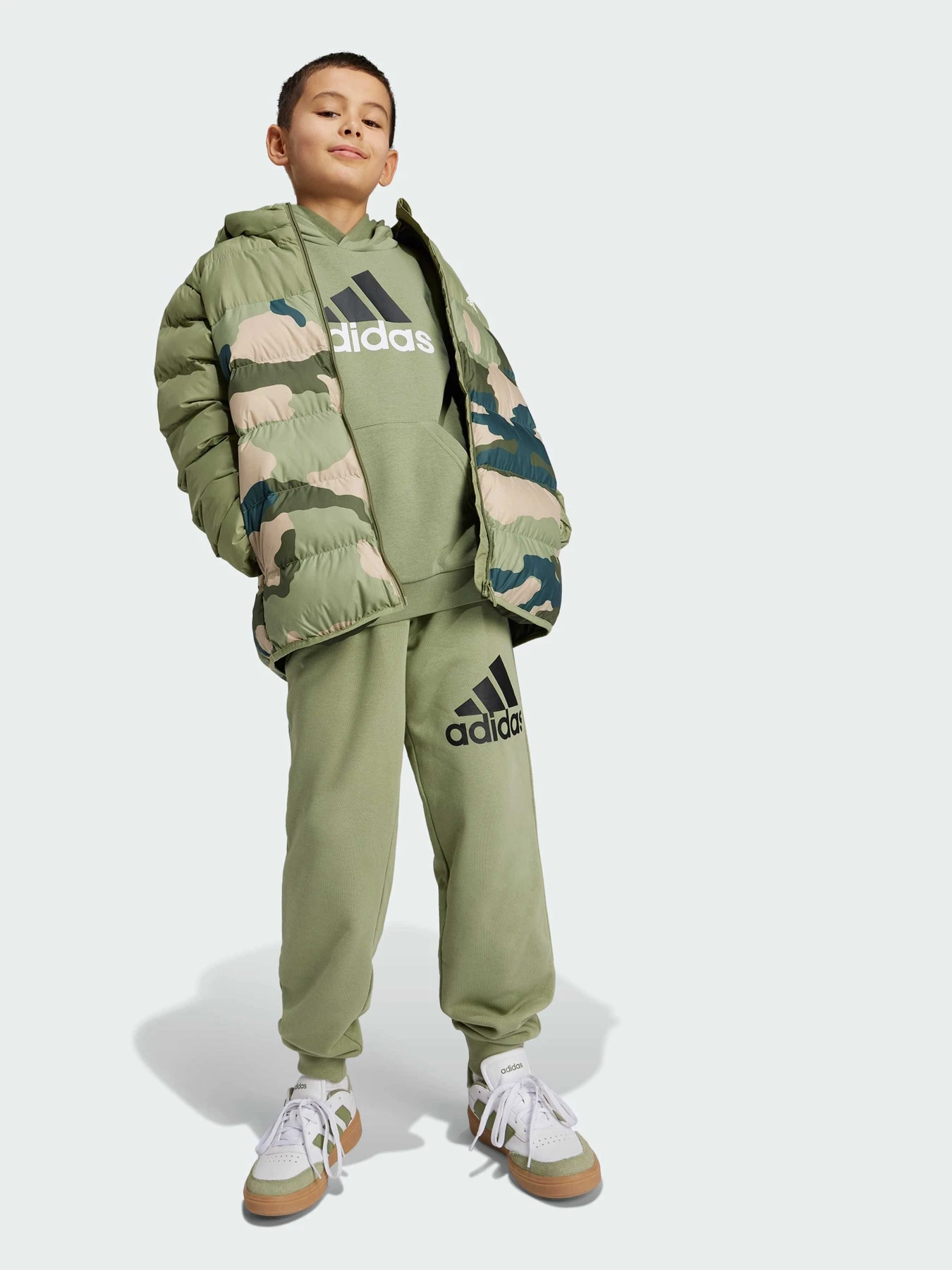 Куртки и дубленки Adidas модель IW0545 Куртки и дубленки Adidas модель IW0545 Фото
