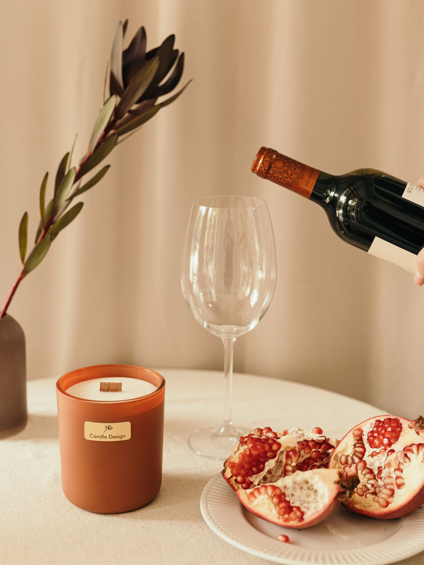 Ароматична свічка "Гранатове вино", Аромат: Pomegranate Bitters (Гранатове вино) Candle Design модель 210.0003 Ароматична свічка "Гранатове вино", Аромат: Pomegranate Bitters (Гранатове вино) Candle Design модель 210.0003 Фото