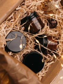 Аромасвічка в бурштиновій банці, аромат "вершково-гарбузовий" Candle Design модель 210.0016 Фото