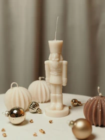 Аромасвеча "Оловянный солдатик", аромат - гранатовое вино Candle Design модель 170.2030 Фото