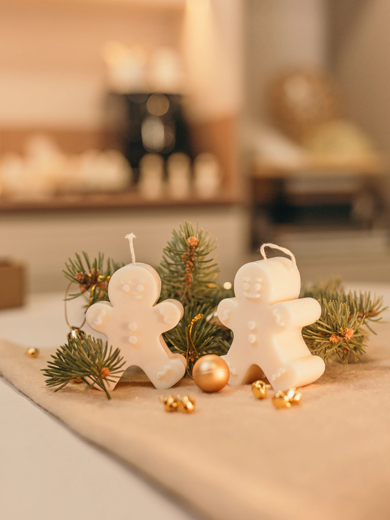 Аромасвеча "Gingerbread man", аромат - Iced Gingersnap (имбирное печенье) Candle Design модель 170.2022 Фото