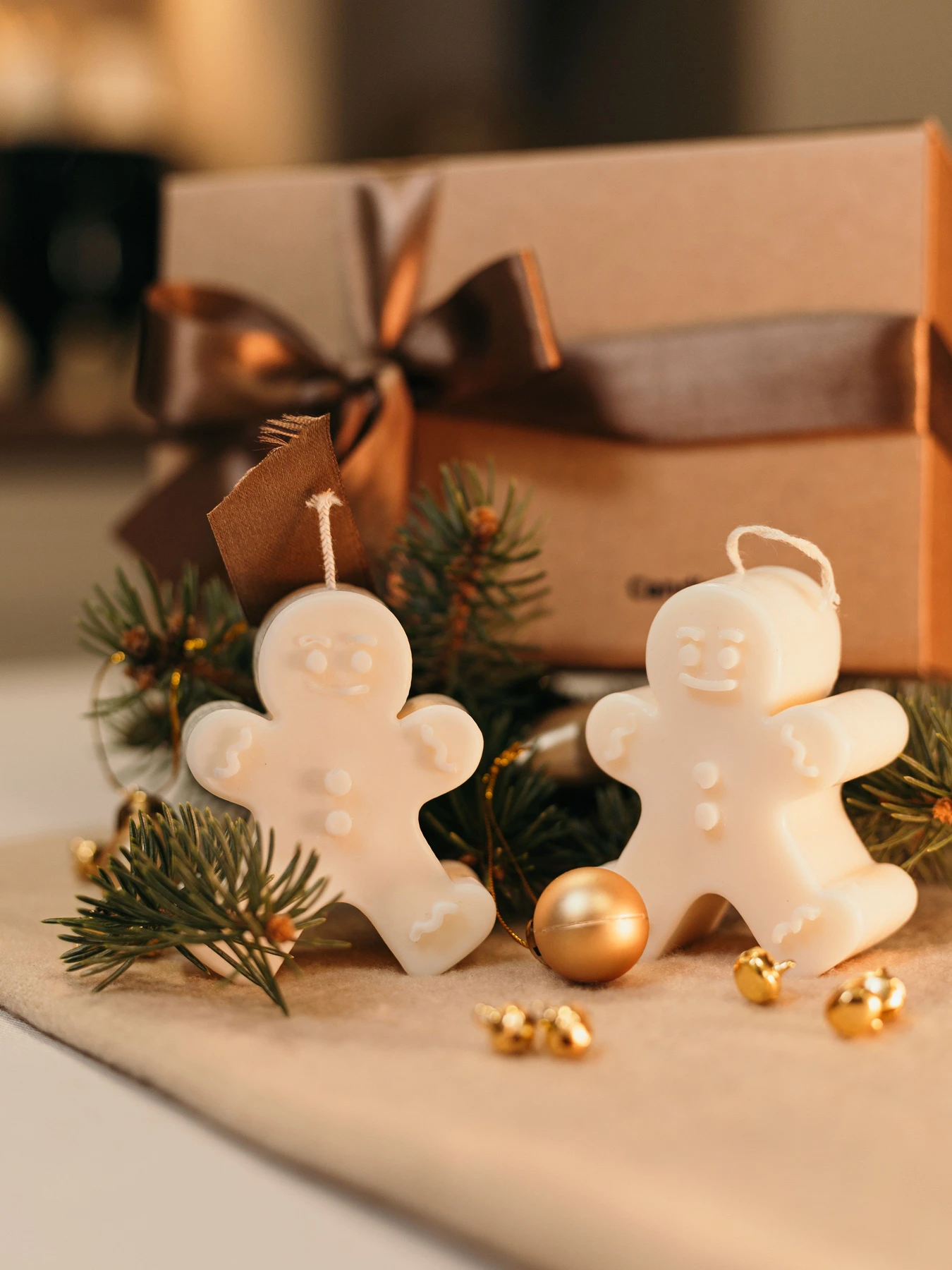 Аромасвеча "Gingerbread man", аромат - Iced Gingersnap (имбирное печенье) Candle Design модель 170.2022 Фото