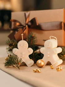 Аромасвеча "Gingerbread man", аромат - Iced Gingersnap (имбирное печенье) Candle Design модель 170.2022 Фото