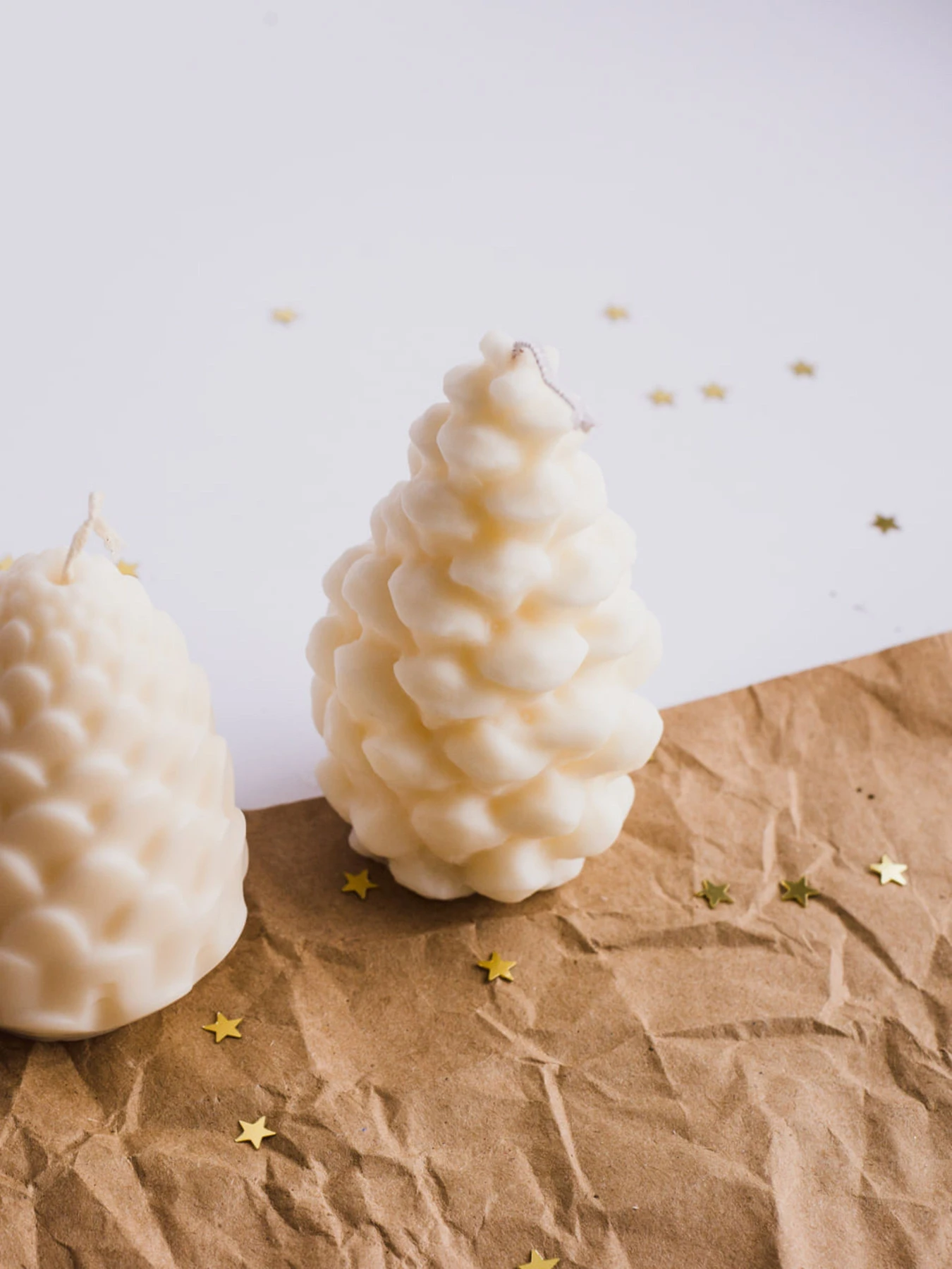 Рождественская свечка "Шишка Карпатская", аромат - Секвойя и мох Candle Design модель 170.2021 Фото