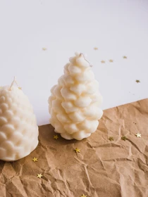 Рождественская свечка "Шишка Карпатская", аромат - Секвойя и мох Candle Design модель 170.2021 Фото