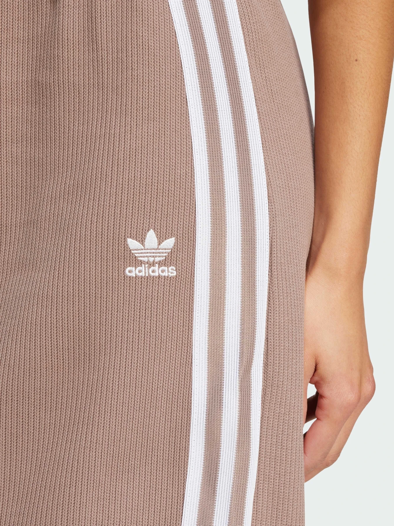 Юбки Adidas Adicolor модель JD4606 Юбки Adidas Adicolor модель JD4606 Фото