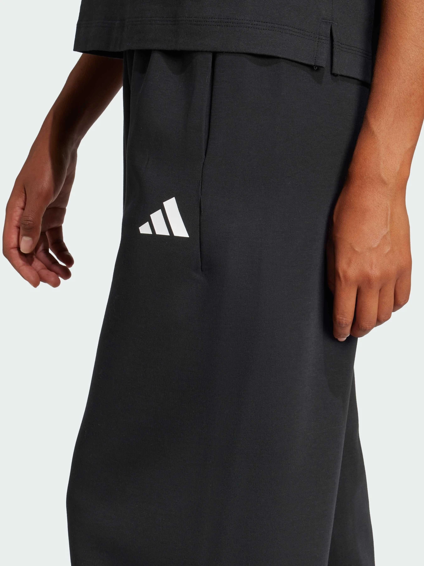 Штани Adidas 3 Stripes модель JE0150 Штани Adidas 3 Stripes модель JE0150 Фото