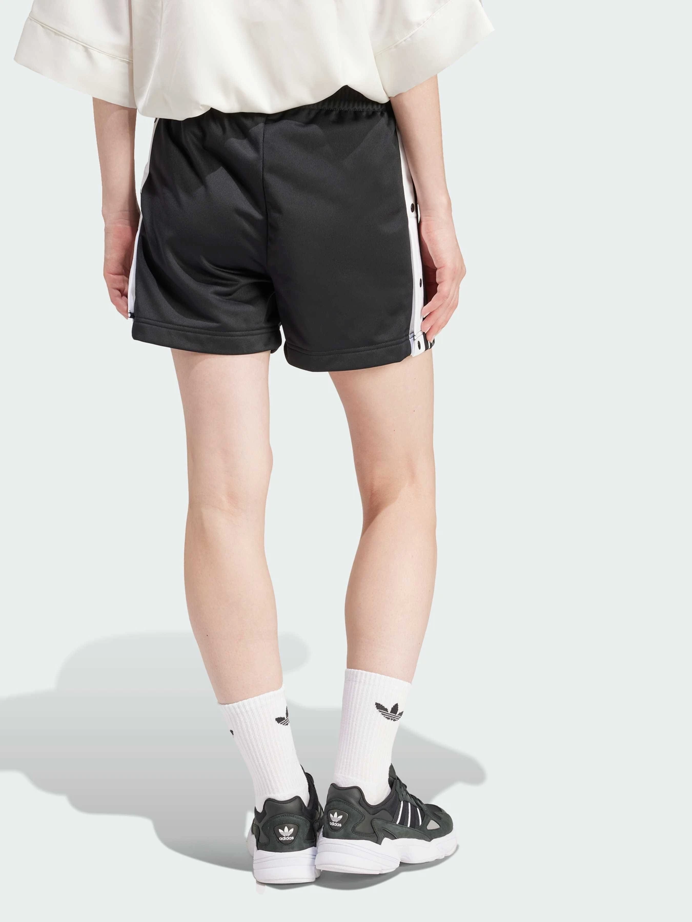 Шорты Adidas Adicolor модель IU2518 Фото
