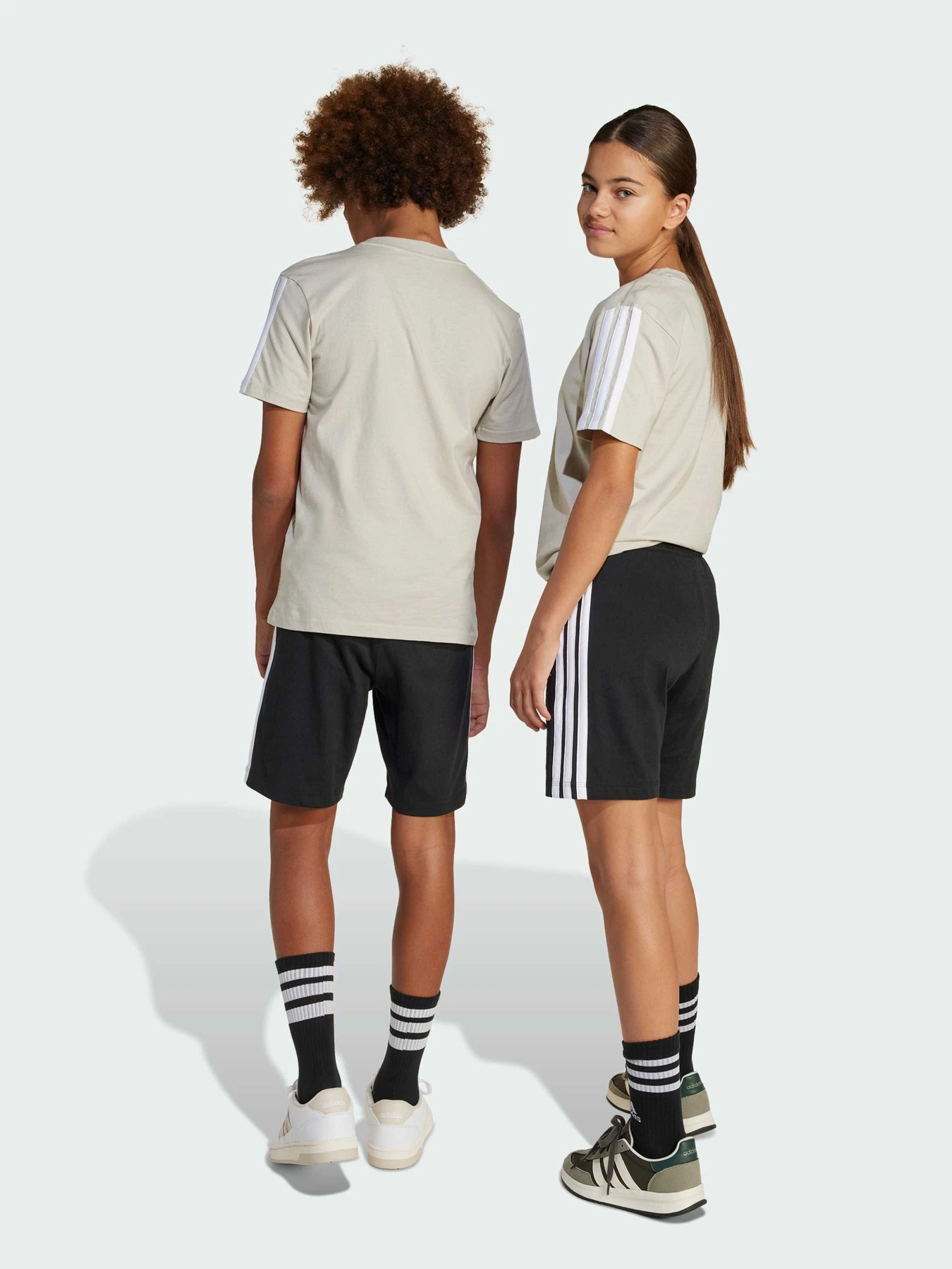 Шорты Adidas модель JE0310 Фото