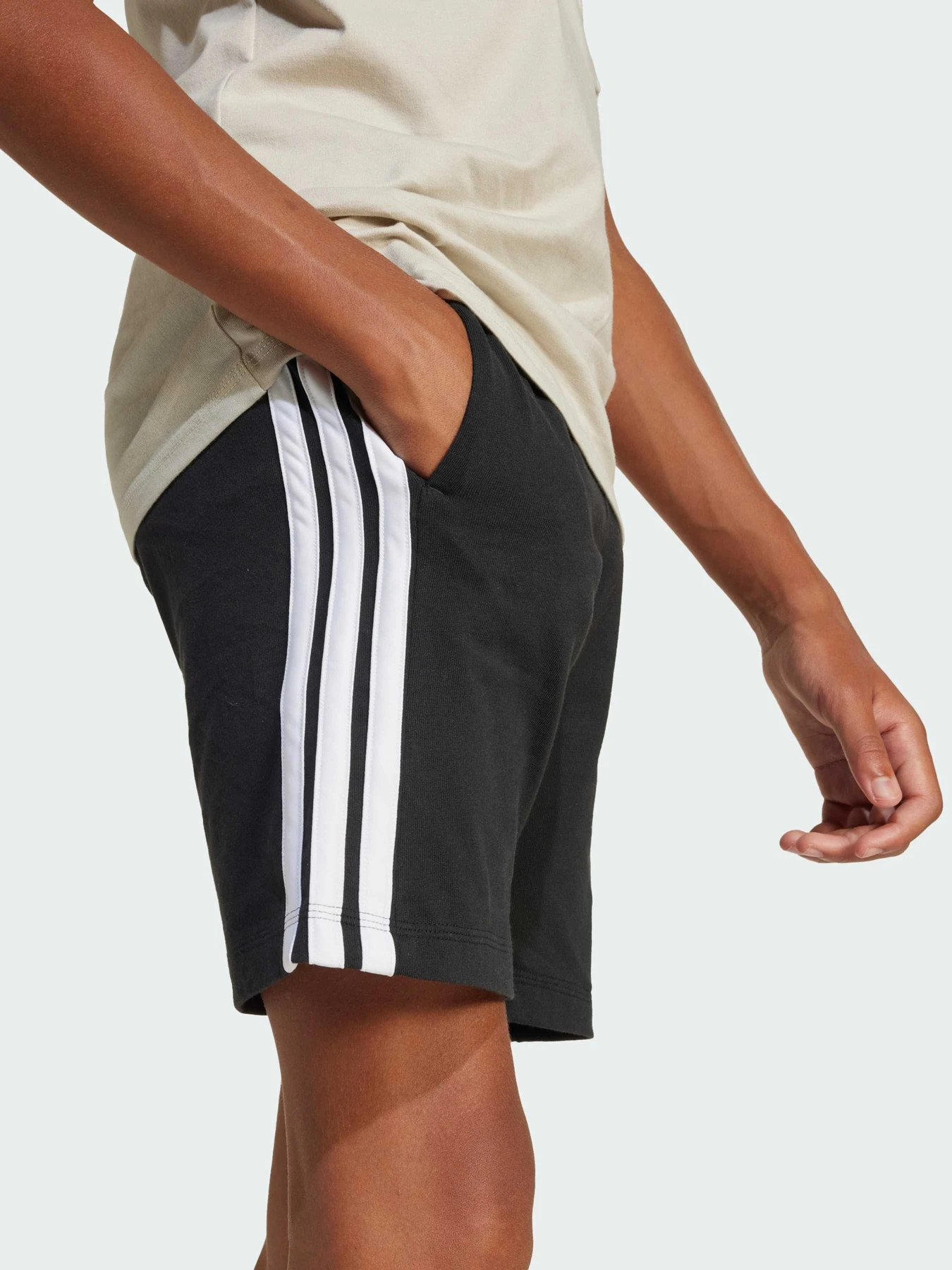 Шорты Adidas модель JE0310 Фото
